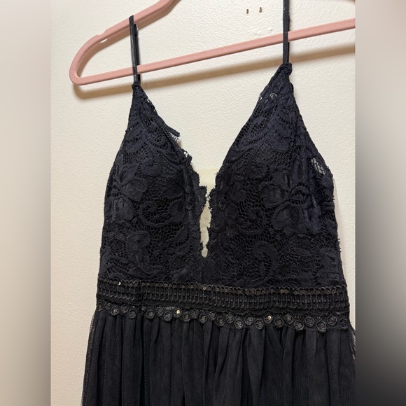 Lace sequin black gown - Picture 7 of 8